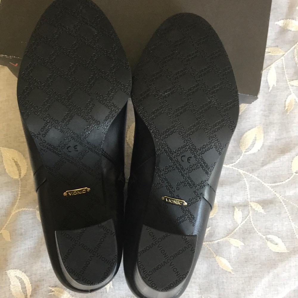 VIONIC Kennedy Bootie - Picture 6 of 8